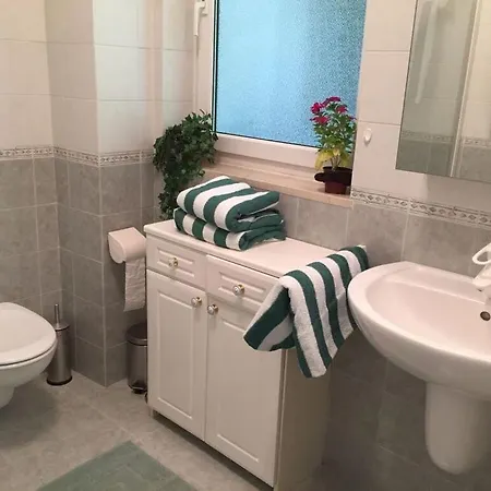 Leandra Comfortable Villa *